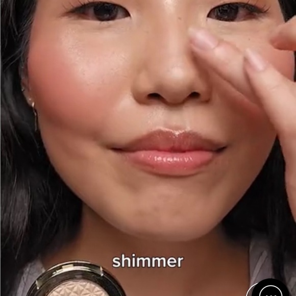 Tarte Amazonian Clay 12 Hour Highlighter in Shimmer - Picture 3 of 6